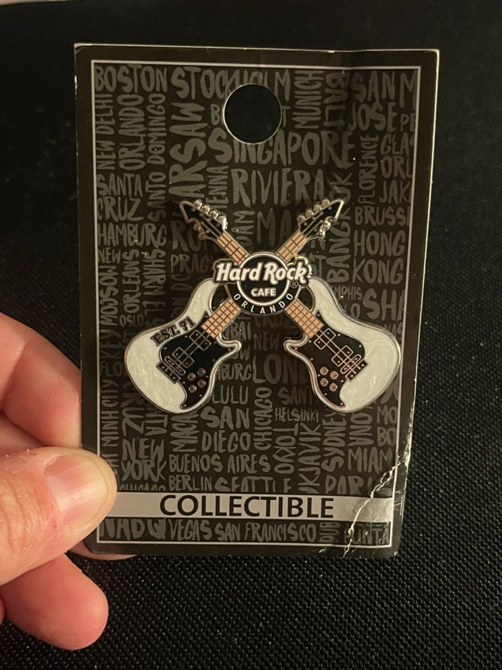 Hard Rock Cafe Orlando Crossed Electric Guitar Pin - White, Black & Gold
